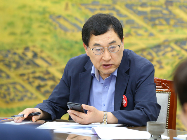 주낙영 경주시장이 7일 국·소·본부장회의에서 세계 잼버리에 참가한 청소년들을 맞이하기 위한 철저한 준비를 지시하고 있다. 경주시 제공