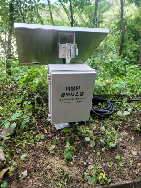 대구 달서구에 있는 경원고등학교 인근 비탈면에 설치된 계측기. 대구시교육청 제공