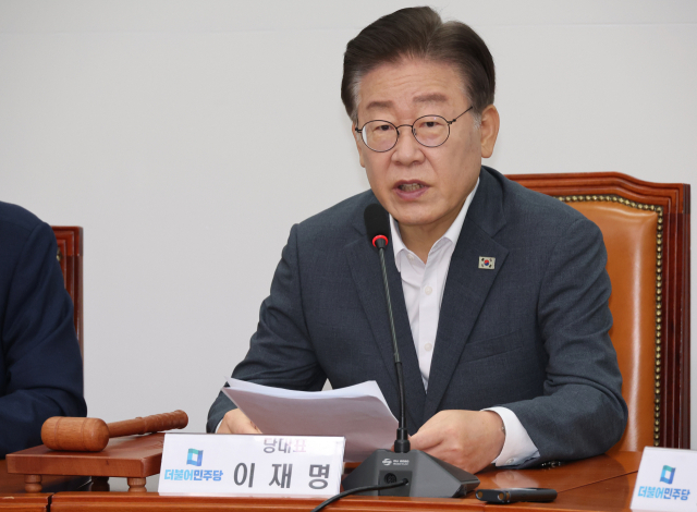 이재명 더불어민주당 대표가 7일 국회 당 사무실에서 최고위 회의를 하고 있다. 연합뉴스