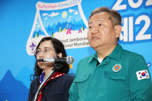 이상민 행정안전부 장관이 8일 전북 부안군 잼버리 프레스센터에서 2023 새만금 세계스카우트잼버리 참가자 퇴영 계획을 밝히고 있다. 연합뉴스