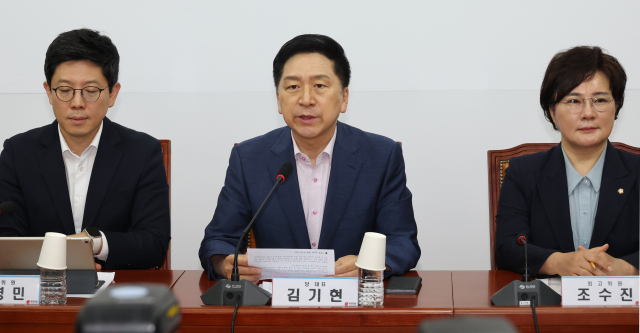 국민의힘 김기현 대표가 10일 국회에서 최고위 회의를 하고 있다. 연합뉴스
