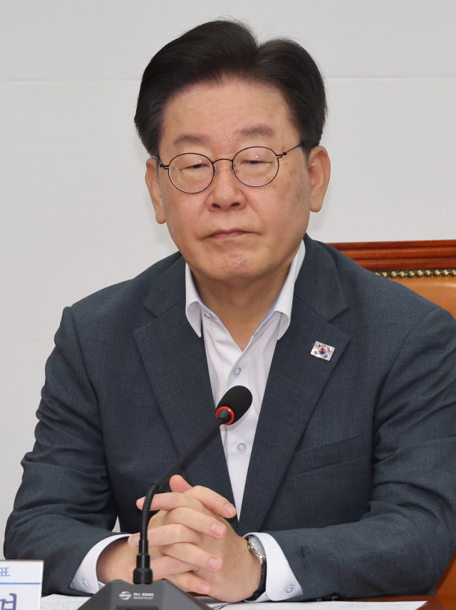 더불어민주당 이재명 대표가 10일 국회 당 사무실에서 민생연석회의를 하고 있다. 연합뉴스