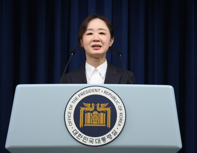 대통령실 신임 부대변인에 임명된 최지현 법률비서관실 선임행정관이 10일 오후 서울 용산 대통령실 청사에서 임명 소감을 밝히고 있다. 연합뉴스