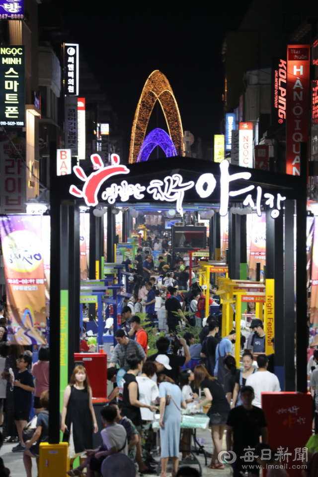 2019년부터 시작된 포항 중앙상가 야시장 전경. 매일신문DB