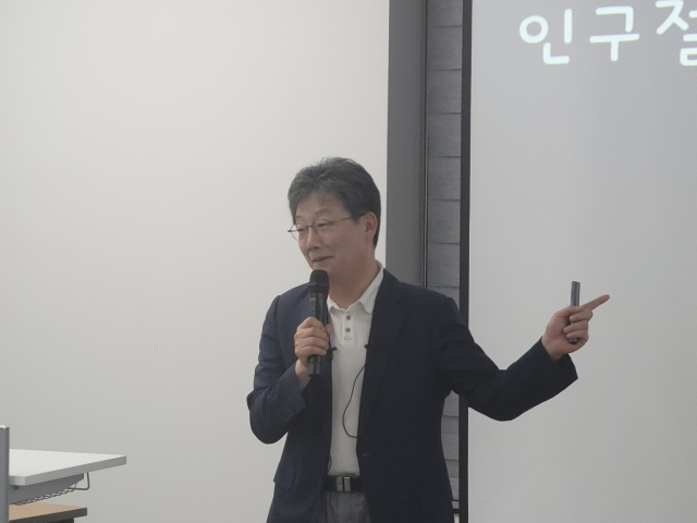 유승민 전 국회의원이 11일 대구 남구 대명동 