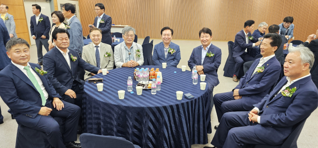 권영진 전 대구시장이 12일 안동농협 창립 50주년 기념행사에 참석하면서 내년 총선을 염두에 둔 본격 행보에 나섰다는 해석이다. 엄재진 기자