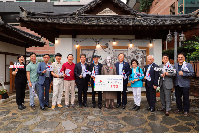 대구사회복지공동모금회는 지난 10일 대구 중구 서상돈고택에서 서상돈 선생을 특별 아너 소사이어티 회원으로 추대했다. 대구사회복지공동모금회 제공