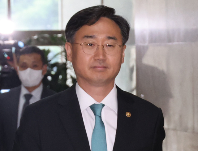 신범철 국방부 차관이 고 채수근 상병 사건과 관련해 국민의힘 김기현 대표를 만나기 위해 11일 국회 당 대표실로 들어가고 있다. 연합뉴스