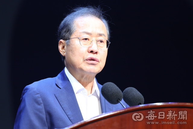홍준표 대구시장이 15일 대구 북구 오페라하우스에서 열린 