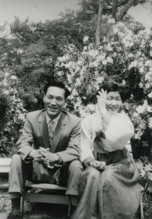 윤석열 대통령 부친 윤기중 연세대 명예교수가 15일 별세했다. 향년 92세. 윤 교수는 1968년부터 연세대 응용통계학과 교수로 재직했으며 1976년 한국통계학회 회장, 1992년 한국경제학회 회장 등을 지냈고 경제학 분야에 기여한 공로를 인정받아 2001년 대한민국 학술원 회원이 됐다. 사진은 고인의 생전 모습. 연합뉴스