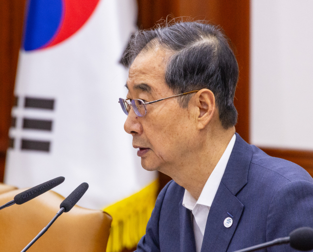 한덕수 국무총리가 17일 오전 서울 종로구 정부서울청사에서 열린 국정 현안 관계 장관회의에 참석해 발언하고 있다. 연합뉴스