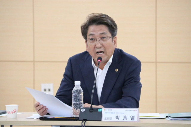 경북지역축제활성화방안연구회 대표인 박홍열 경북도의원이 의사발언을 하는 모습. 경북도의회 제공