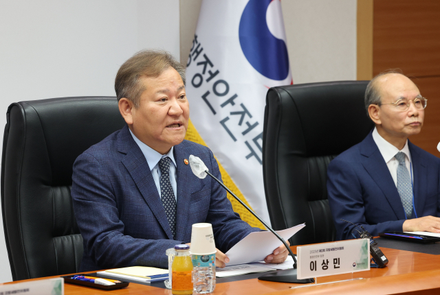 이상민 행정안전부 장관이 17일 오전 정부서울청사에서 열린 제2회 지방세발전위원회 회의에서 인사말을 하고 있다. 연합뉴스
