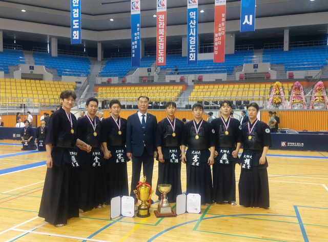 대구대 검도부가 제52회 전국학생검도대회 단체전에서 우승한 뒤 촬영한 기념사진. 대구대 제공