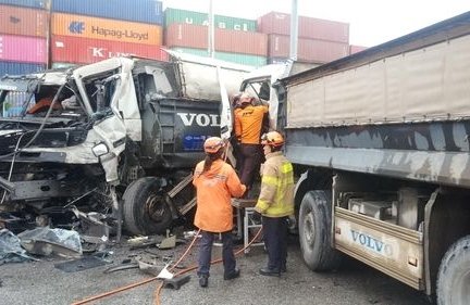 부산 신항만 5중 충돌사고 현장 사진. 부산소방본부