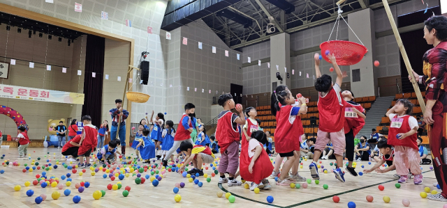 경북 구미시는 지난 19일 구미복합스포츠센터 다목적경기장에서 구미시 가족센터의 주관으로 