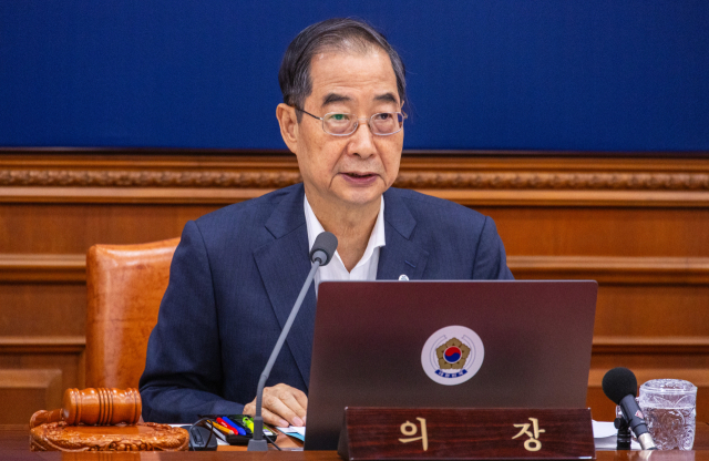 한덕수 국무총리가 14일 오전 서울 종로구 정부서울청사에서 열린 국무회의에 참석해 잼버리를 둘러 싼 어려움과 국민의 노력에 감사하는 내용의 발언을 하고 있다. 연합뉴스