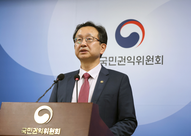 정승윤 국민권익위원회 부위원장이 21일 오후 세종시 정부세종청사에서 농수산물 및 농수산가공품 선물 상한액 상향 등 