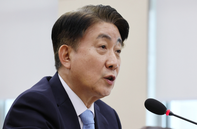 이동관 방송통신위원장 후보자가 18일 국회에서 열린 인사청문회에서 의원 질의에 답하고 있다. 연합뉴스