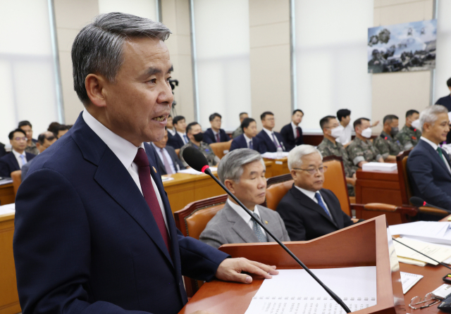 이종섭 국방장관이 21일 국회에서 열린 국방위원회 전체회의에서 현안 보고를 하고 있다. 연합뉴스