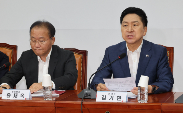 국민의힘 김기현 대표가 21일 국회 당 사무실에서 최고위원회의를 하고 있다. 연합뉴스