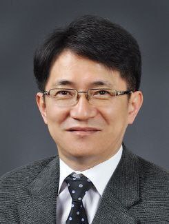 윤석열 대통령은 22일 이균용 서울고법 부장판사를 신임 대법원장 후보자로 지명했다. 연합뉴스