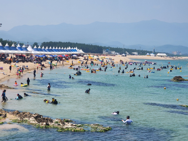 영덕군이 20일 해수욕장을 폐장하고 안전관리활동 마무리에 들어갔다. 영덕군 제공
