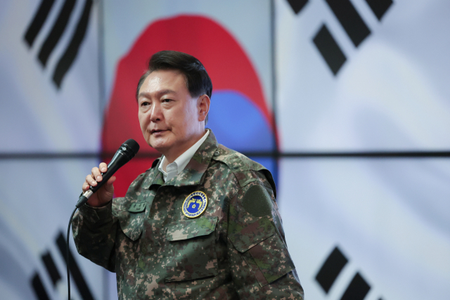 윤석열 대통령이 23일 한미연합사 전시지휘소(CP TANGO)를 방문해 