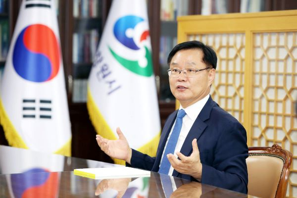 23일 홍남표 창원시장이 법인택시 기사들의 처우개선 방안을 밝히고 있다. [사진=창원시]
