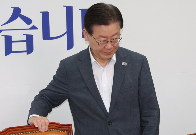 더불어민주당 이재명 대표가 23일 국회 당 사무실에서 열린 최고위원회의에 참석하고 있다. 연합뉴스