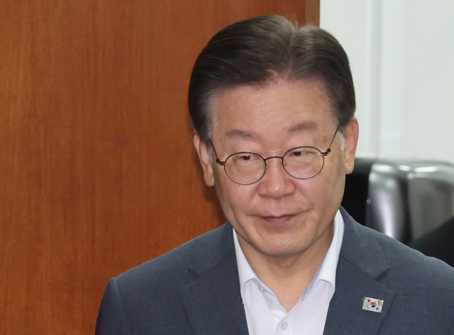 더불어민주당 이재명 대표가 23일 국회 당 사무실에서 열린 최고위원회의에 참석하고 있다. 연합뉴스