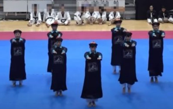 태권도 행사에서 강시 퍼포먼스를 선보인 중국 팀이 자국 협회로부터 중징계를 받았다. 자국 전통문화를 추하게 묘사했다는 이유에서다. 유튜브 '태권티비' 채널 캡쳐