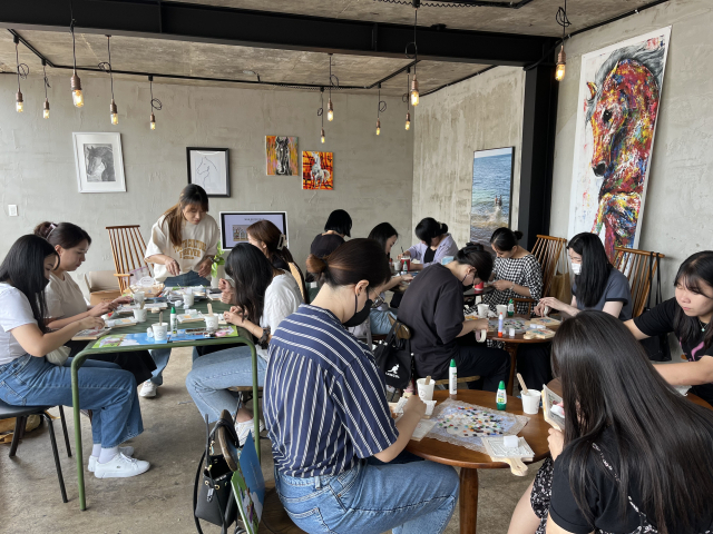지난 24일 황리단길 테를지 카페에서 