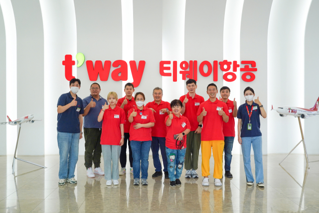 지난 25일 티웨이항공 훈련센터에서 승무원 체험과정 