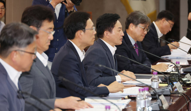 원희룡 국토교통부 장관이 27일 오후 서울 세종로 정부서울청사에서 검단아파트 사고 및 GS건설 현장 점검 결과 회의를 주재하고 있다. 연합뉴스