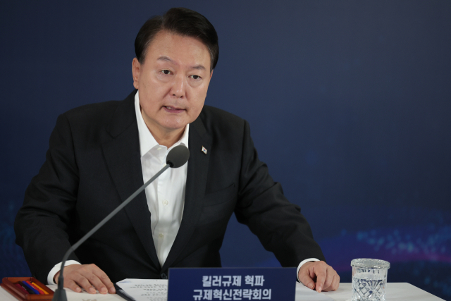 윤석열 대통령이 24일 서울 구로 디지털산업단지 G밸리산업박물관에서 열린 킬러규제 혁파 규제혁신전략회의에서 발언하고 있다. 연합뉴스