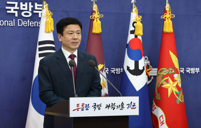 전하규 국방부 대변인이 28일 서울 용산구 국방부에서 정례 브리핑을 하고 있다. 연합뉴스