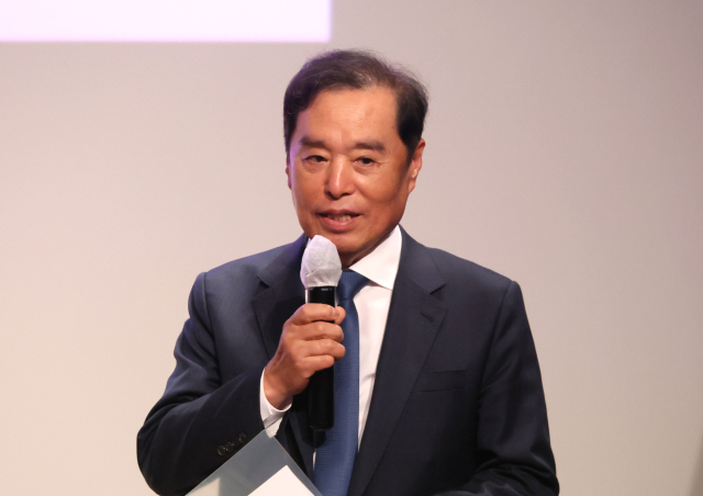 김병준 전 자유한국당 비상대책위원장이 28일 인천 중구 인천국제공항공사 인재개발원에서 열린 2023 국민의힘 국회의원 연찬회에서 특강을 하고 있다. 연합뉴스