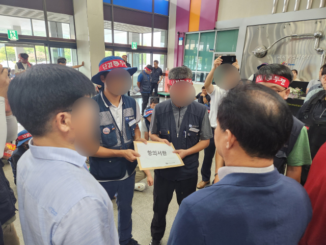 전국금속노조는 29일 구미시청 앞에서 기자회견을 열고 
