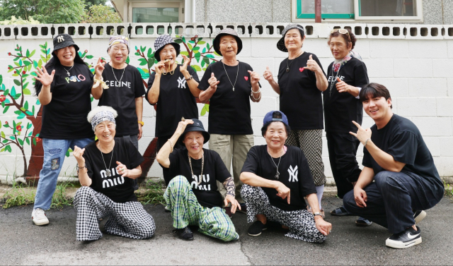 경북 칠곡군 지천면 신4리 할머니들이 창단한 래퍼 그룹 