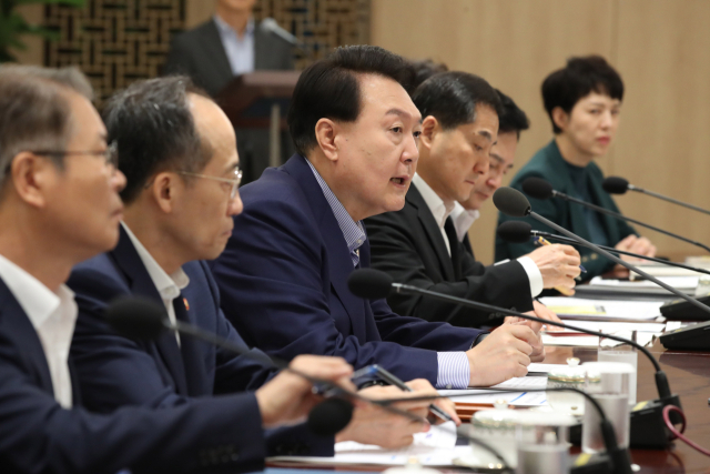 윤석열 대통령이 31일 서울 용산 대통령실 청사에서 열린 제19차 비상경제민생회의에서 발언하고 있다. 연합뉴스