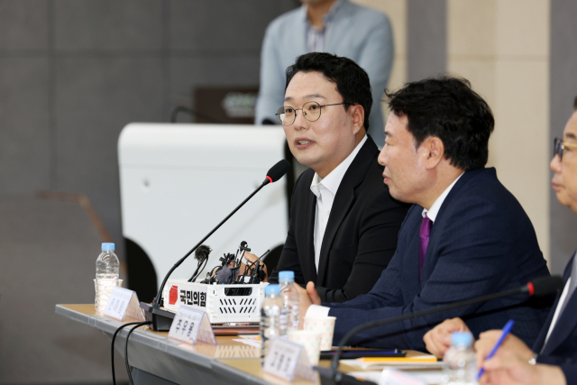 국민의힘 순천·광양·곡성·구례갑 천하람 당협위원장이 31일 오전 전남 순천시 순천만국제습지센터에서 열린 현장 최고위원회에서 발언하고 있다. 연합뉴스