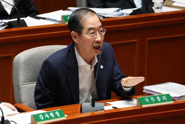 한덕수 국무총리가 31일 국회에서 열린 예산결산특별위원회 전체회의에서 더불어민주당 기동민 의원의 질의에 답하고 있다. 연합뉴스