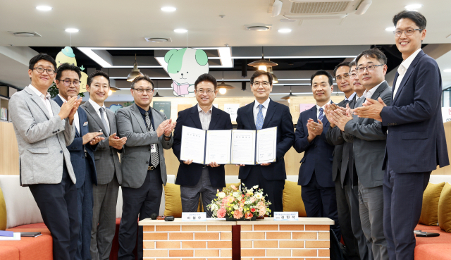 경북도는 31일 한국항공우주산업진흥협회와 경북 항공우주산업 발전을 위한 업무협약을 맺고 상호 협력하기로 했다.
