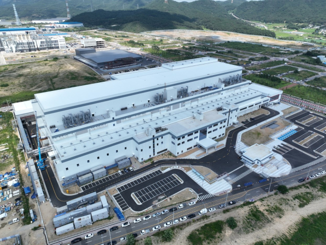 경북 구미하이테크밸리 국가산단(5산단)에 준공된 LG-HY BCM의 양극재 생산 공장. 현재 정식 양산을 앞두고 테스트가 진행되고 있다. LG-HY BCM 제공