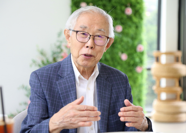 손봉호 서울대 명예교수는 나눔의 중요성을 강조하며 실천하는 윤리의 가치를 역설했다. 이무성 객원기자