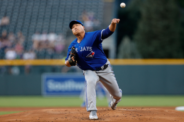 류현진이 미국 프로야구 메이저리그(MLB) 토론토 블루제이스 유니폼을 입고 역투하는 모습. 연합뉴스