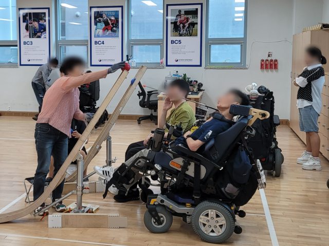 지난 17일 오후 2시쯤 찾은 대구 수성구 대흥동의 장애인국민체육센터. 중증장애인들의 보치아 경기가 한창이었다. 박성현 기자