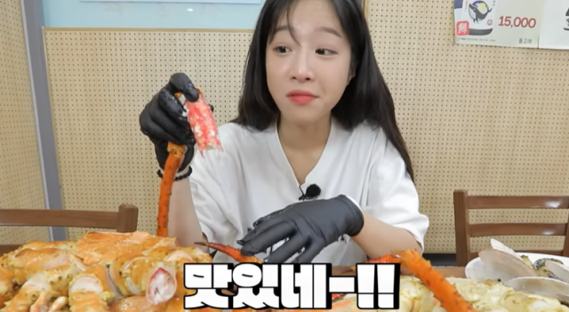 일본 후쿠시마 원전 오염수 방류로 수산물 소비 둔화 우려가 나오는 가운데, 구독자 867만명을 보유한 먹방 유튜버
