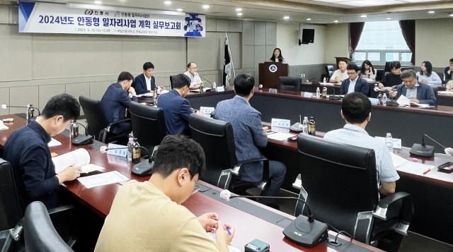 안동시와 안동대학이 내년도 안동형일자리사업 신사업 추진을 비롯해 글로컬대학30과 경북도의 K-U시티 등과 연계해 지방시대를 주도하는 상생미래를 위해 맞손을 잡았다. 안동시 제공